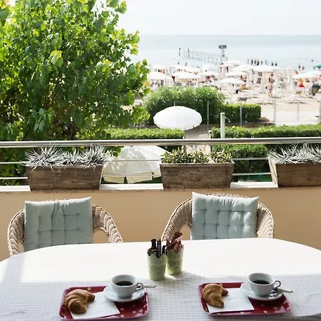Sea Front Garden Casa vacanze